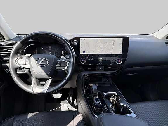 Lexus NX450h+ 7 of 10