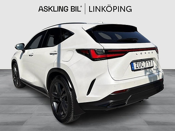 Lexus NX450h+ 2 of 10