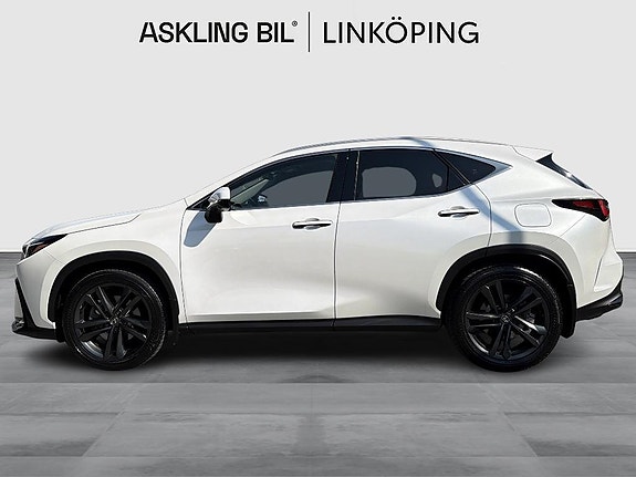 Lexus NX450h+ 3 of 10