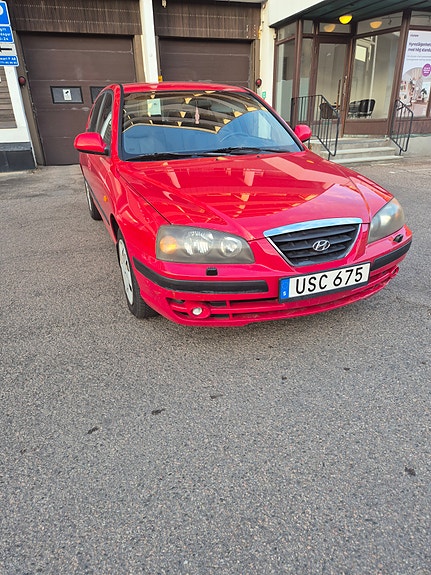 Hyundai Elantra 2 of 3