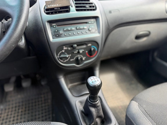 Peugeot 206 8 of 9