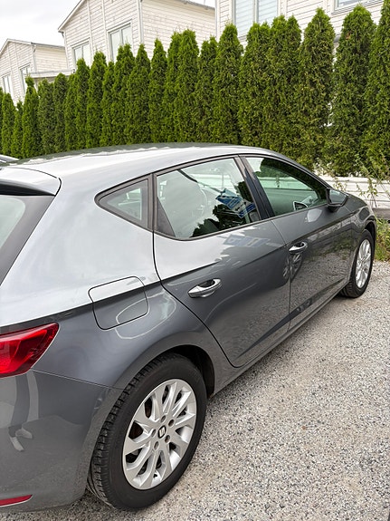 Seat Leon 2 of 12