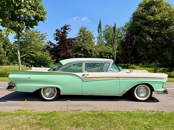Ford Fairlane 7 of 23