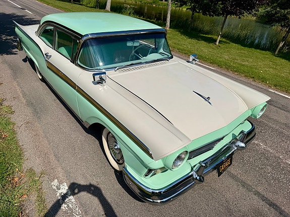 Ford Fairlane 11 of 23