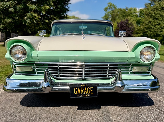 Ford Fairlane 5 of 23