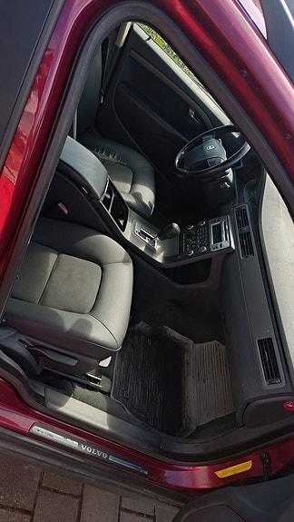 Volvo V70 4 of 6