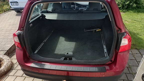 Volvo V70 3 of 6