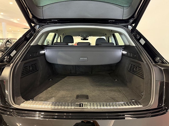 Audi e-tron 5 of 12