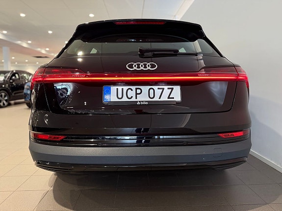 Audi e-tron 6 of 12