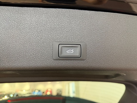 Audi e-tron 7 of 12