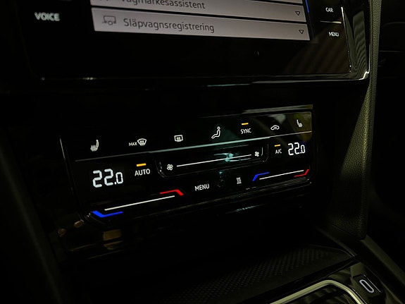 Volkswagen Passat 12 of 17