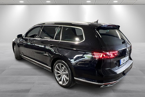 Volkswagen Passat 15 of 17