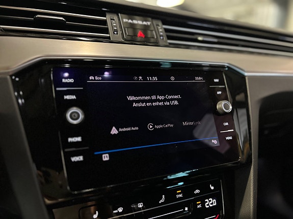 Volkswagen Passat 4 of 17