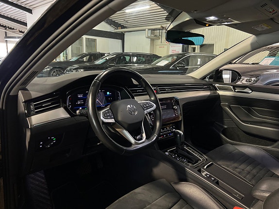 Volkswagen Passat 2 of 17