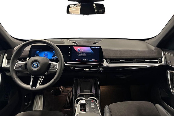 BMW iX1 9 of 19