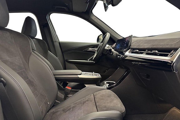BMW iX1 6 of 19