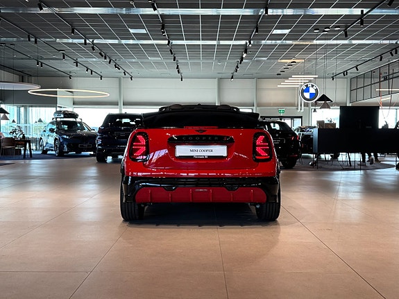 MINI Cooper S 5 of 17