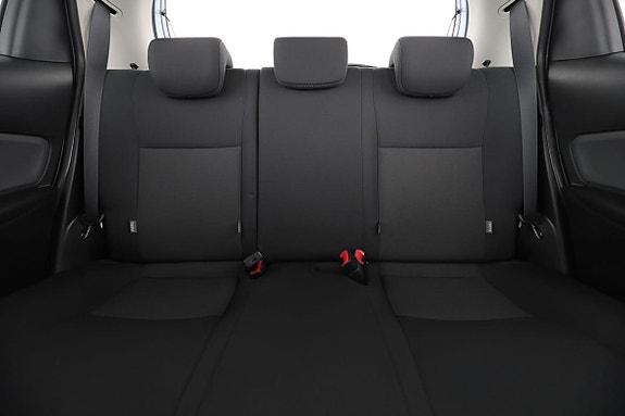 Toyota Yaris 14 of 30
