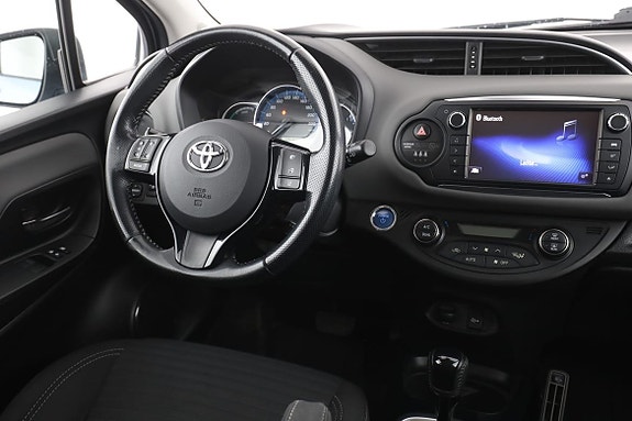 Toyota Yaris 12 of 30
