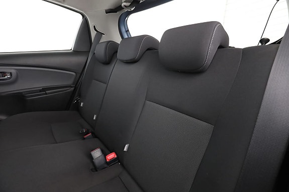 Toyota Yaris 13 of 30