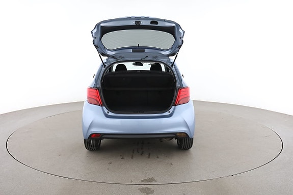 Toyota Yaris 15 of 30