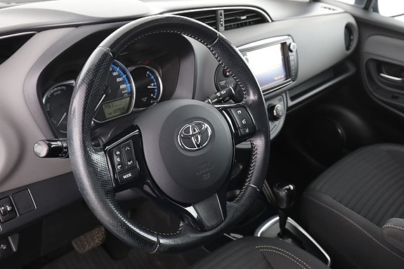 Toyota Yaris 10 of 30