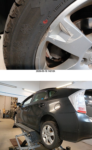 Toyota Prius 6 of 8
