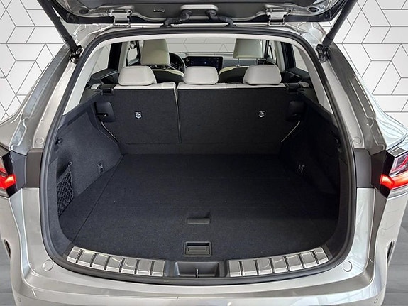 Lexus NX450h+ 10 of 15