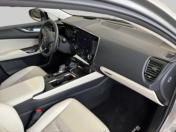 Lexus NX450h+ 7 of 15