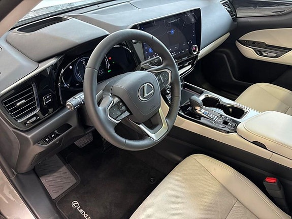 Lexus NX450h+ 11 of 15