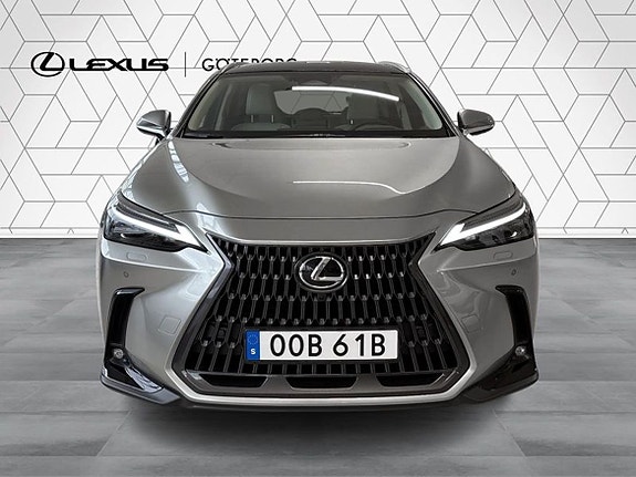 Lexus NX450h+ 6 of 15