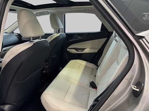 Lexus NX450h+ 8 of 15