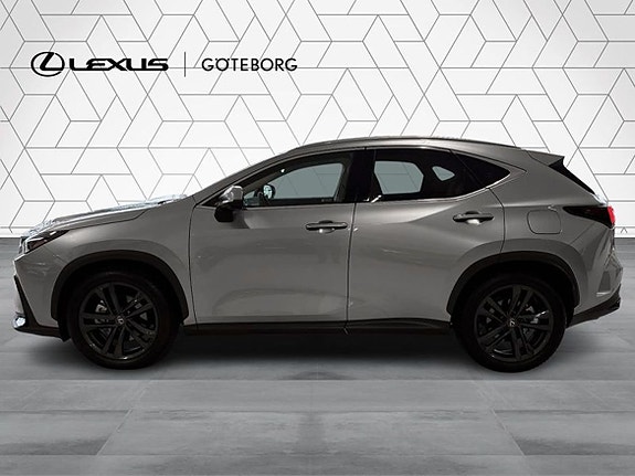 Lexus NX450h+ 4 of 15
