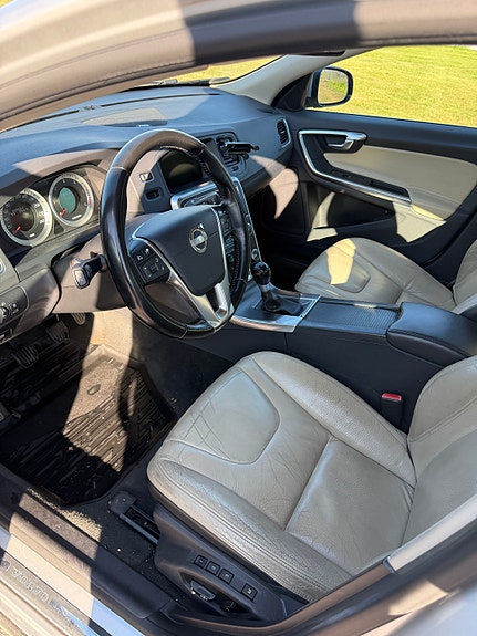 Volvo S60 5 of 6