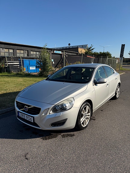 Volvo S60 2 of 6