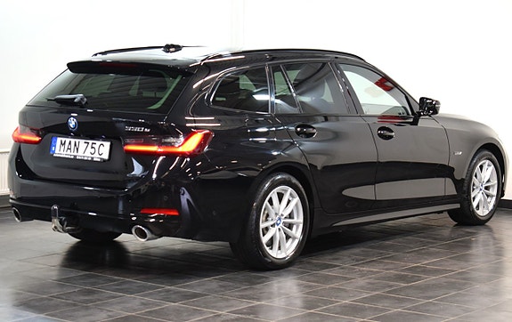 BMW 330e 5 of 5