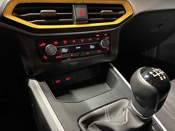 Seat Arona 20 of 22