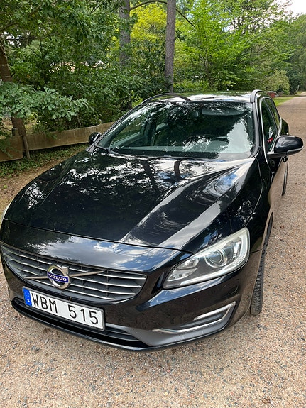Volvo V60 2 of 10