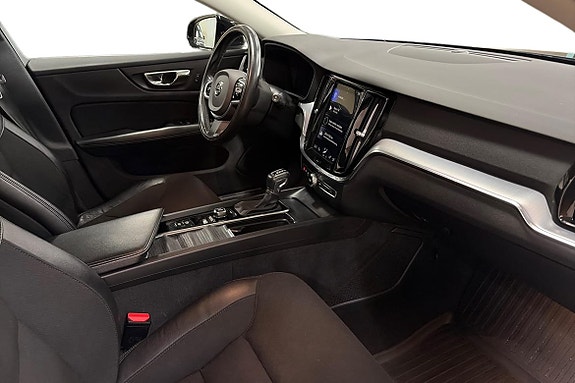 Volvo V60 Cross Country 7 of 23