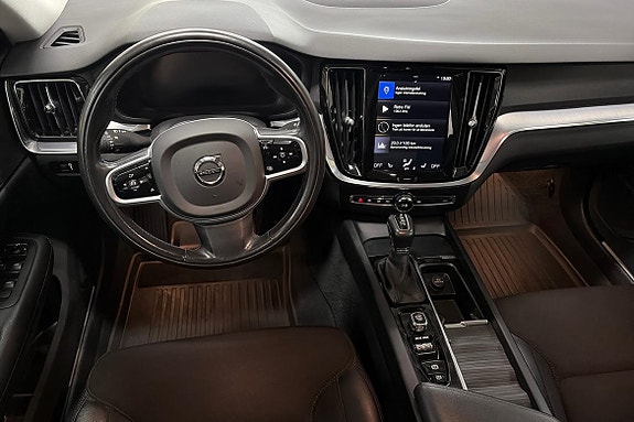 Volvo V60 Cross Country 10 of 23
