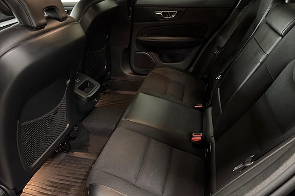 Volvo V60 Cross Country 13 of 23