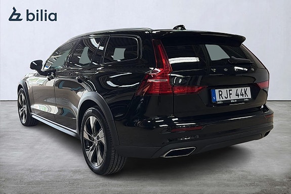 Volvo V60 Cross Country 2 of 23