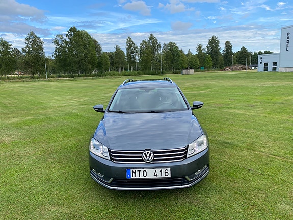 Volkswagen Passat 2 of 15