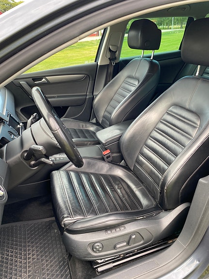 Volkswagen Passat 10 of 15