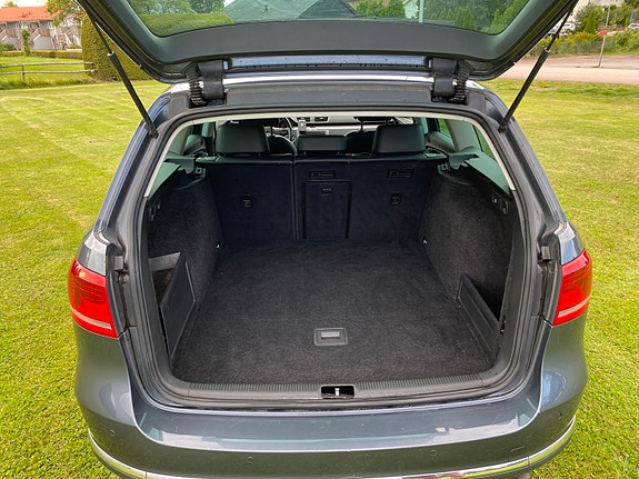 Volkswagen Passat 11 of 15