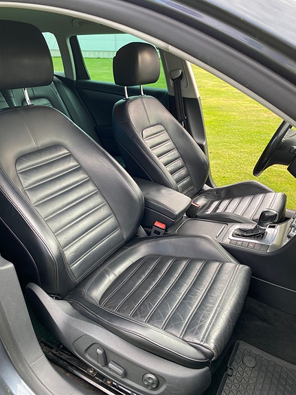 Volkswagen Passat 9 of 15