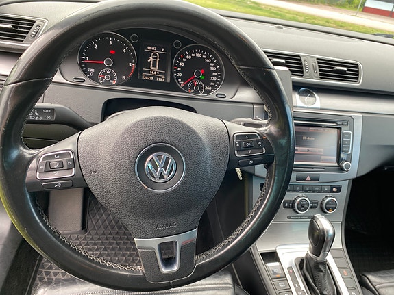 Volkswagen Passat 6 of 15