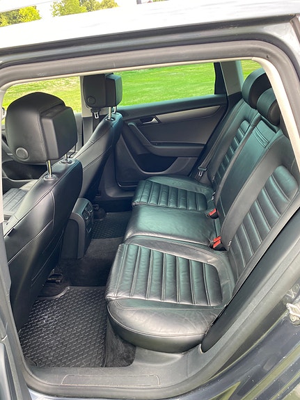 Volkswagen Passat 8 of 15