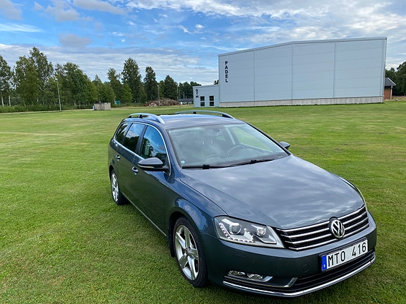 Volkswagen Passat 12 of 15