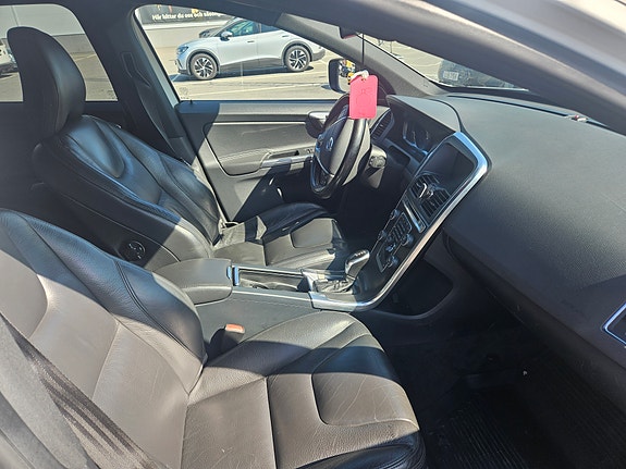 Volvo XC60 7 of 9